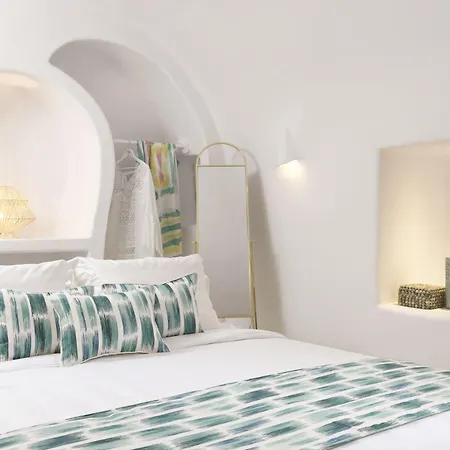 Limestone 4* Fira (Santorini)