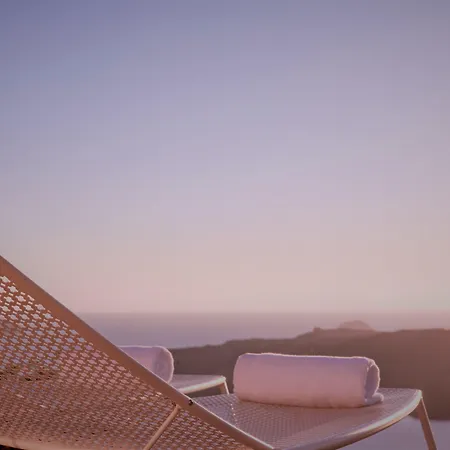 Limestone 4* Fira (Santorini)