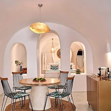 Limestone 4* Fira (Santorini)