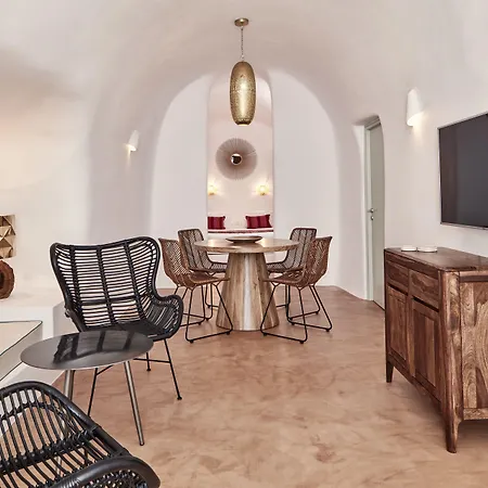 Limestone 4* Fira (Santorini)