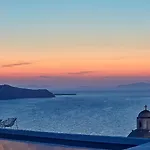 Limestone 4* Fira (Santorini)