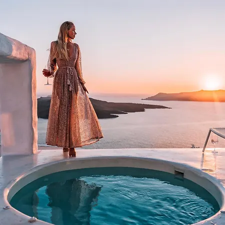 Limestone 4* Fira (Santorini)