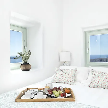 Limestone 4* Fira (Santorini)