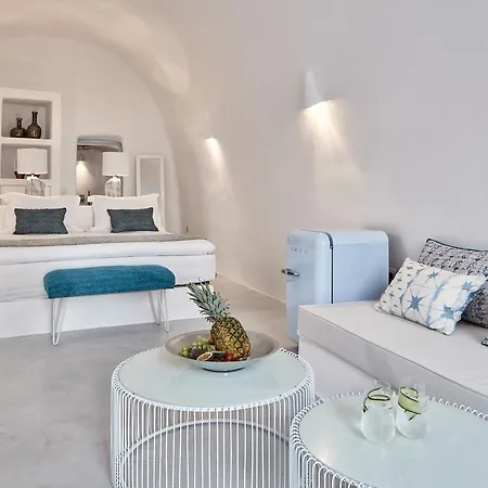 Limestone 4* Fira (Santorini)