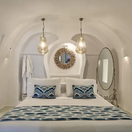 Limestone 4* Fira (Santorini)