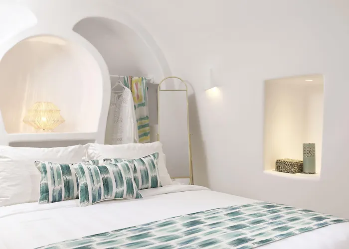 Limestone 4* Fira (Santorini)