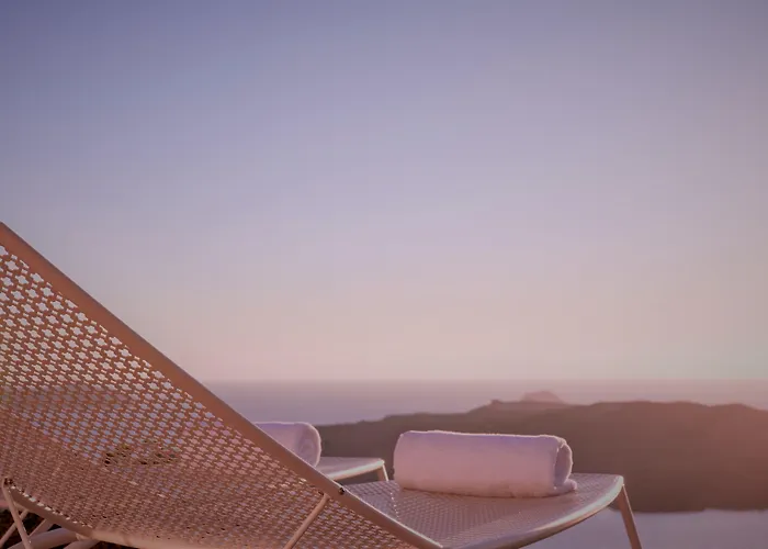 Limestone 4* Fira (Santorini)